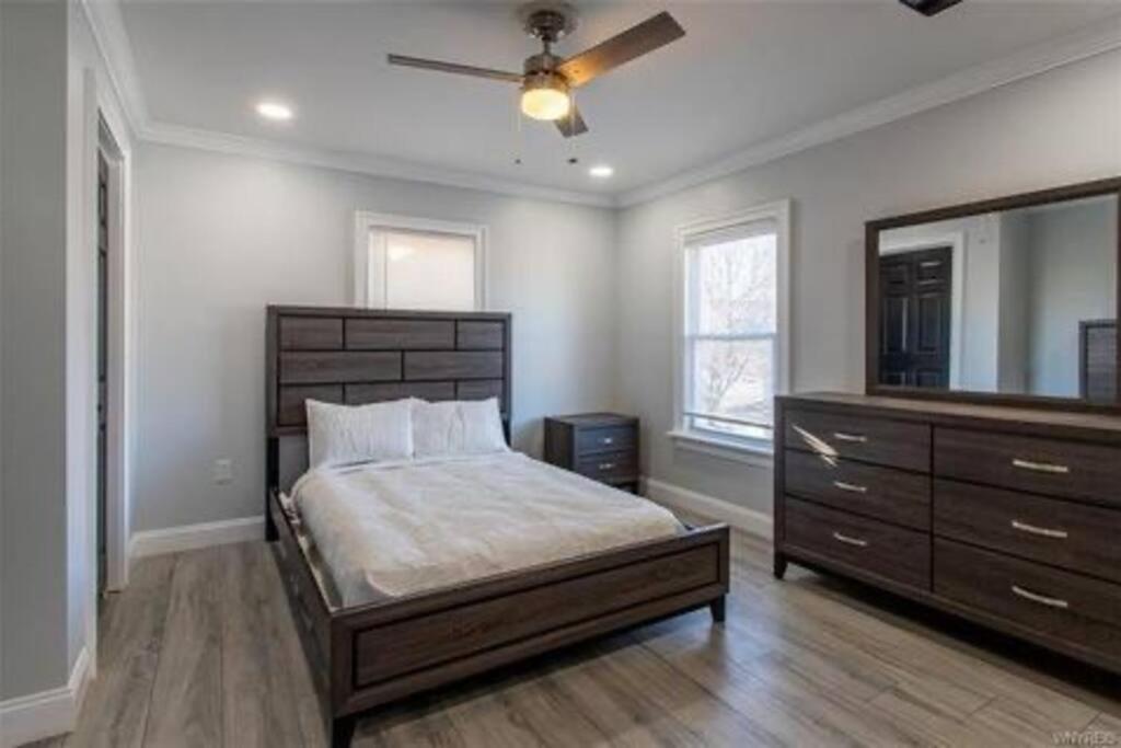 Home Away From Home On Lasalle - 3 Bd 2 Bth Slps 6 Niagara Falls Kültér fotó